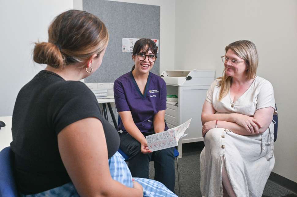 Flinders Midwifery Student in consultation with a pregnant lady