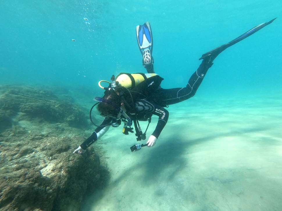 Dr Chelsea Wiseman diving