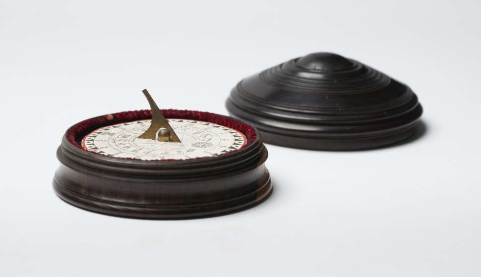 Cropped_Matthew Flinders_Compass_006_photo Sam Roberts_HiRes.jpg