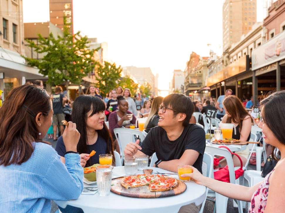 students-eating-pizza.jpg